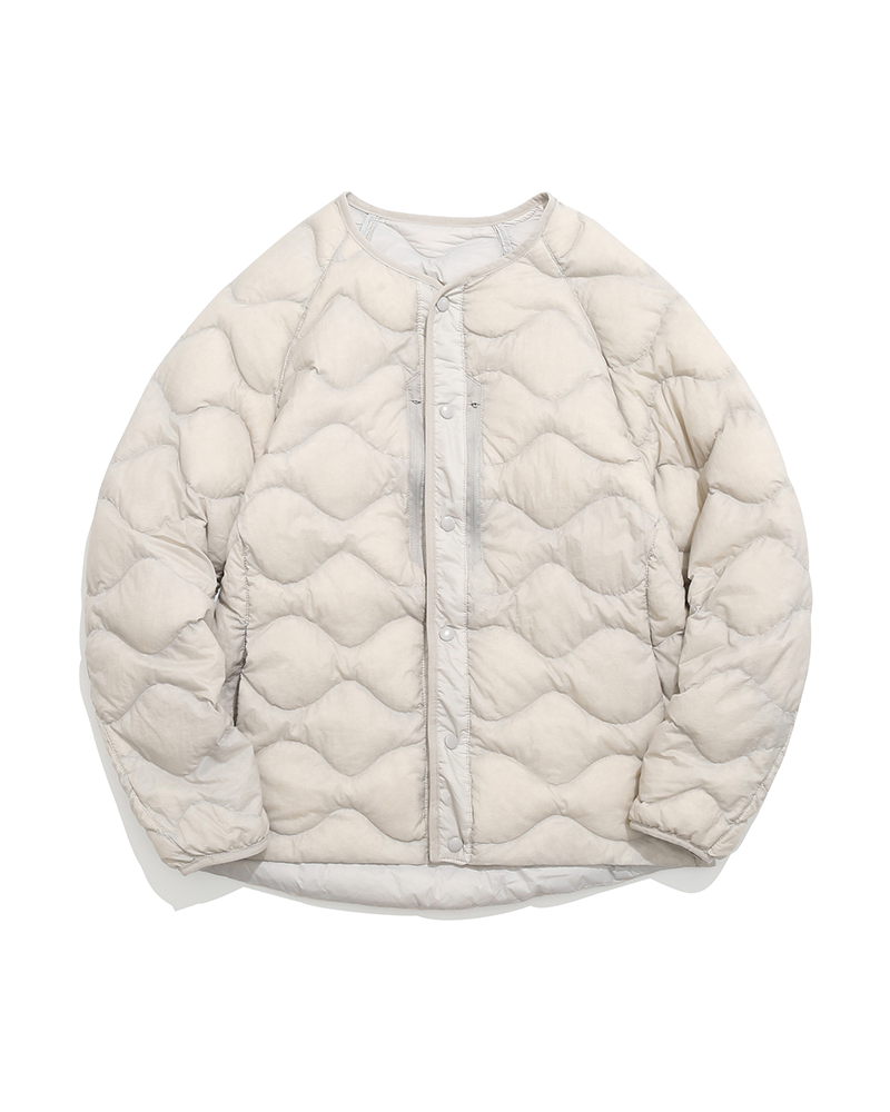 カジュアルな軽量ダウンジャケット