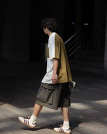 コントラストカラーのステッチワーク半袖