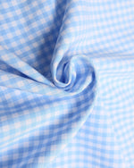 楽しいチェック柄の長袖シャツ