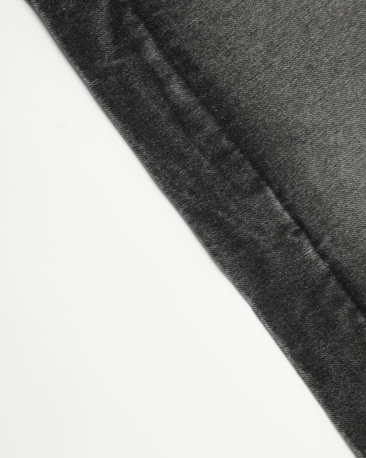 ヴィンテージ風のダメージ加工フード付きスウェットシャツ