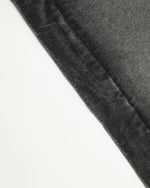 ヴィンテージ風のダメージ加工フード付きスウェットシャツ