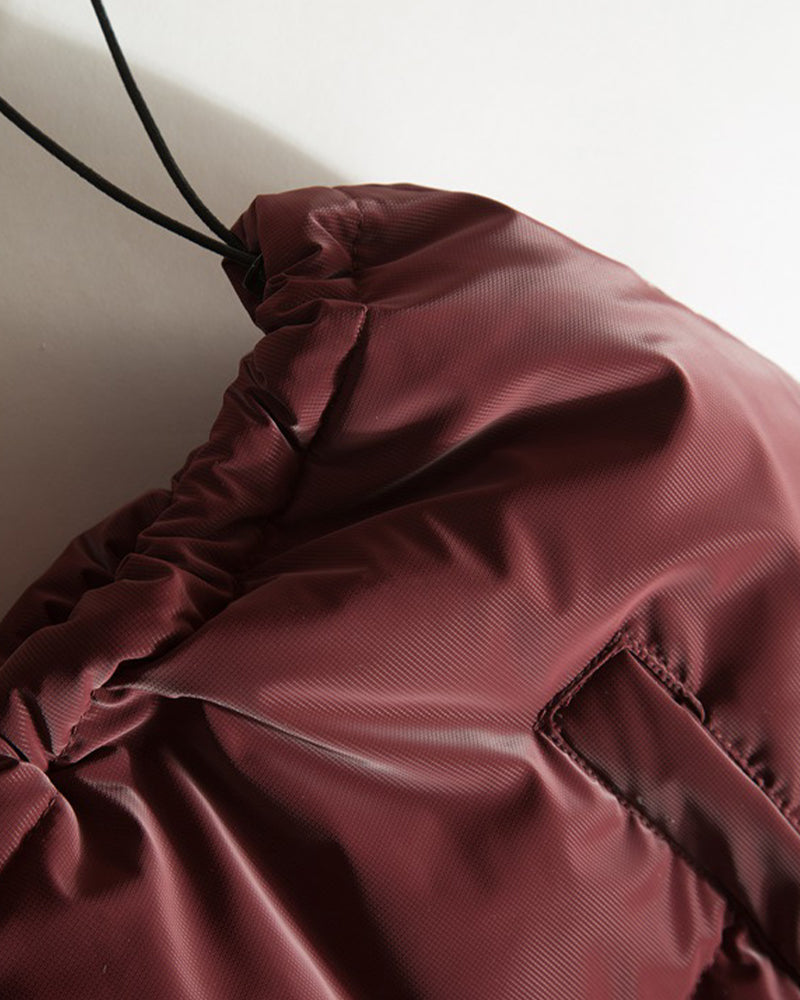 厚手のスタンドカラーダウンジャケット