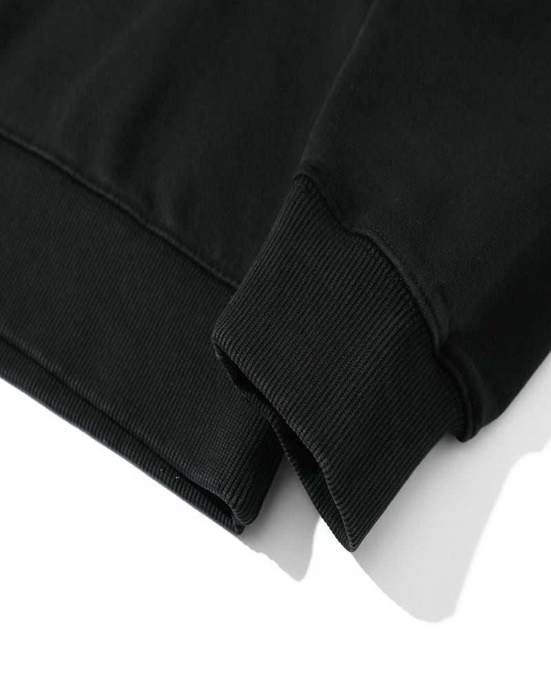 シンプルで汎用性の高いカジュアルスウェットシャツ