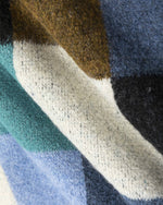 チェック柄のカップルセーター