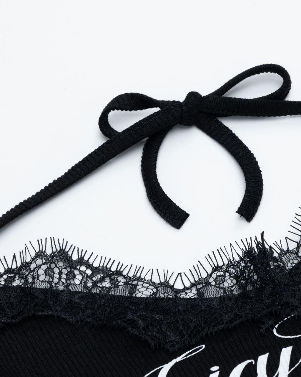 シンプルなキャミソール