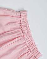 シンプルでゆったりとしたカジュアルショートパンツ