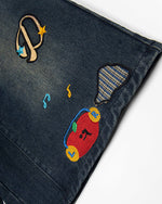 漫画の刺繍が入ったデニムショートパンツ