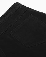 パーソナライズされたウォッシュ加工のデニムパンツ