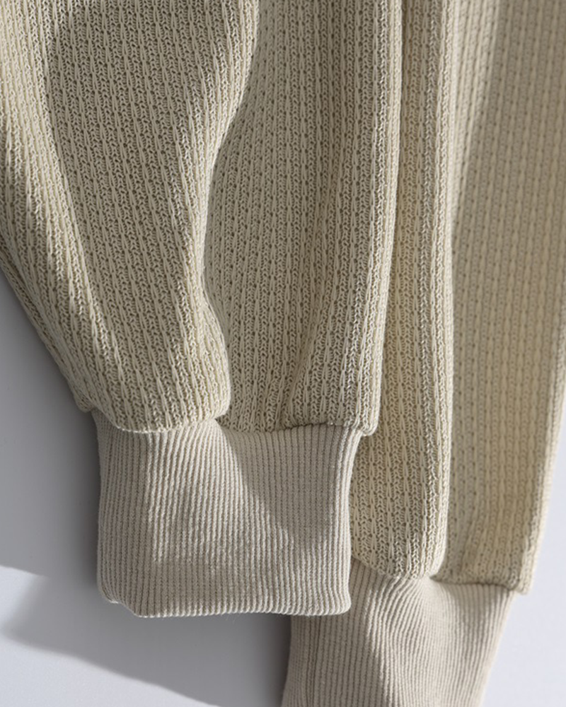 シンプルなクルーネックスウェットシャツ