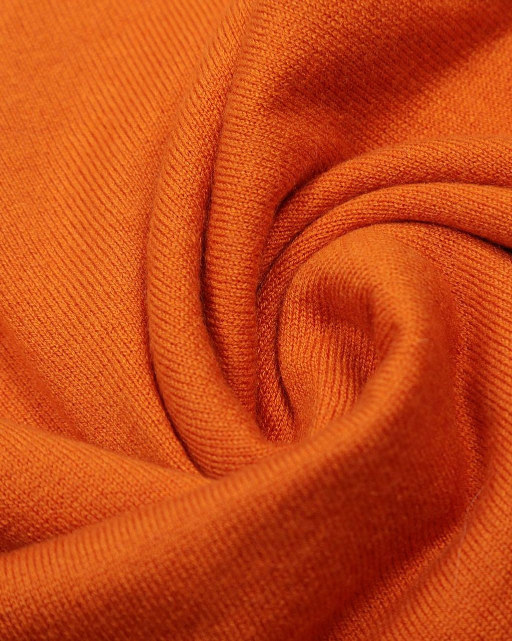 シンプルなニットカーディガン