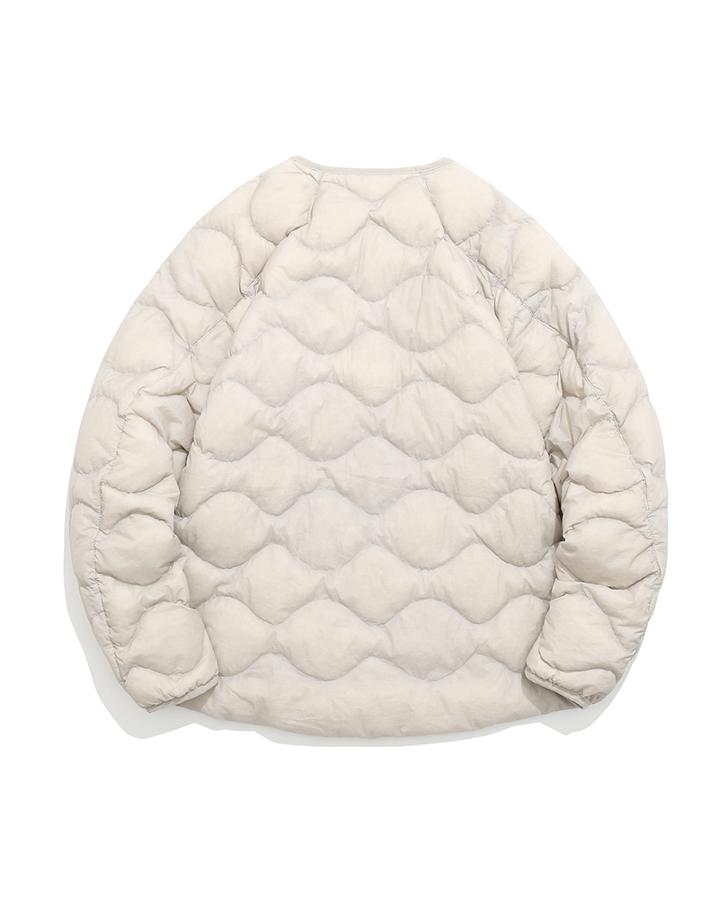 カジュアルな軽量ダウンジャケット