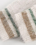 レトロなコントラストカラーのプルオーバーセーター