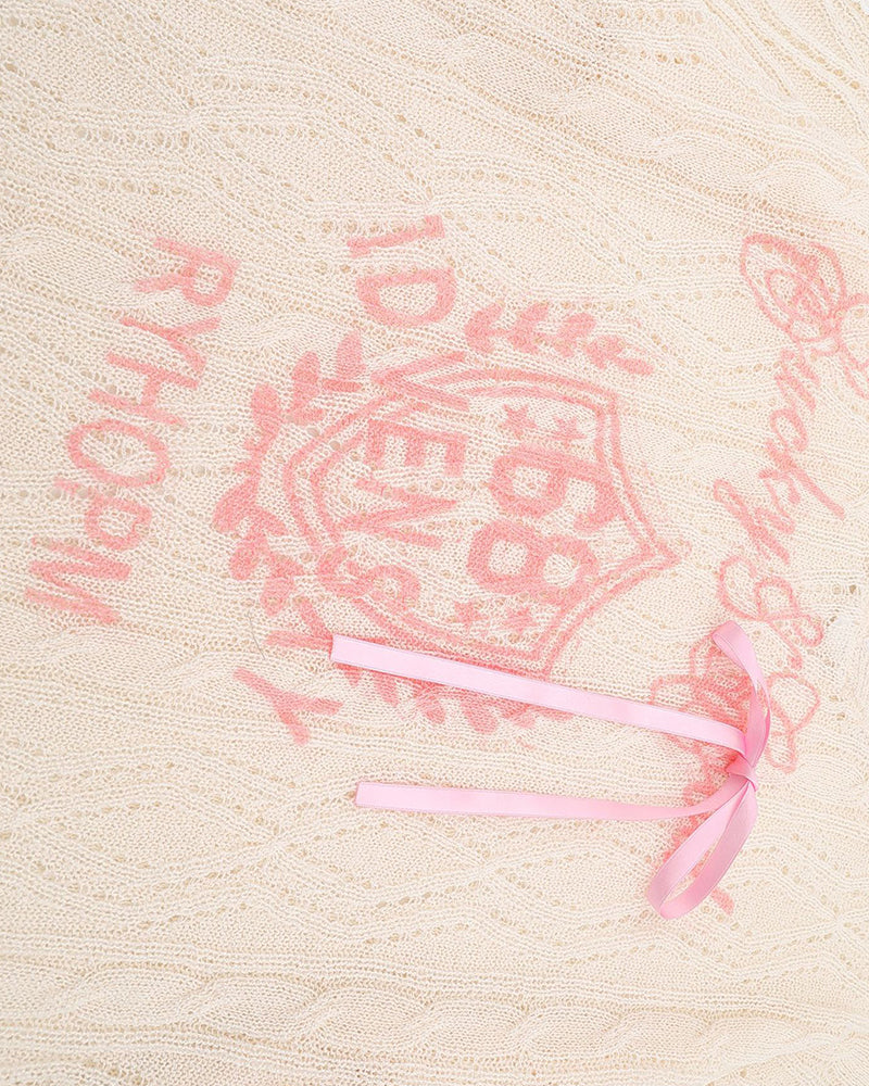 シンプルなニットセーター