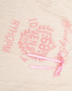 シンプルなニットセーター