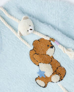 漫画風のゆったりとしたプルオーバーセーター