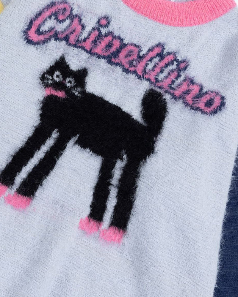 コントラストカラーのゆったりセーター