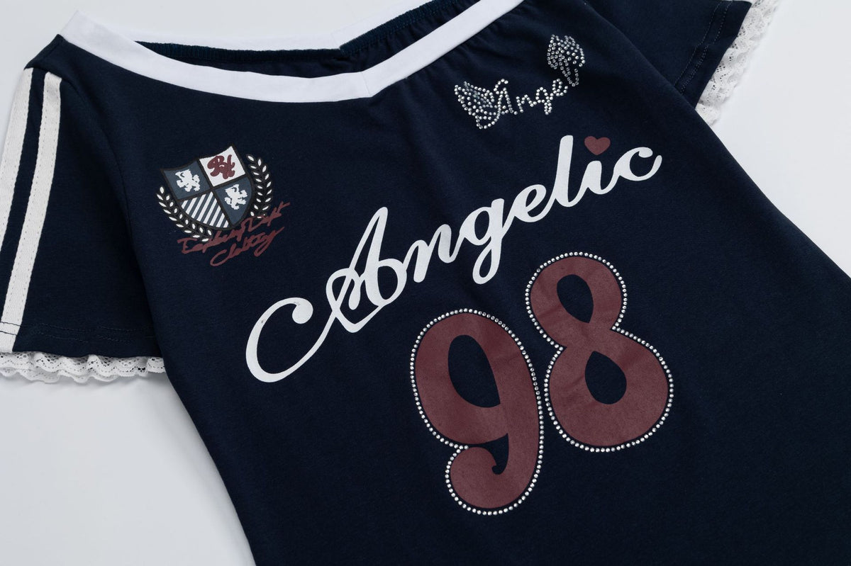 シンプルなデザインの半袖