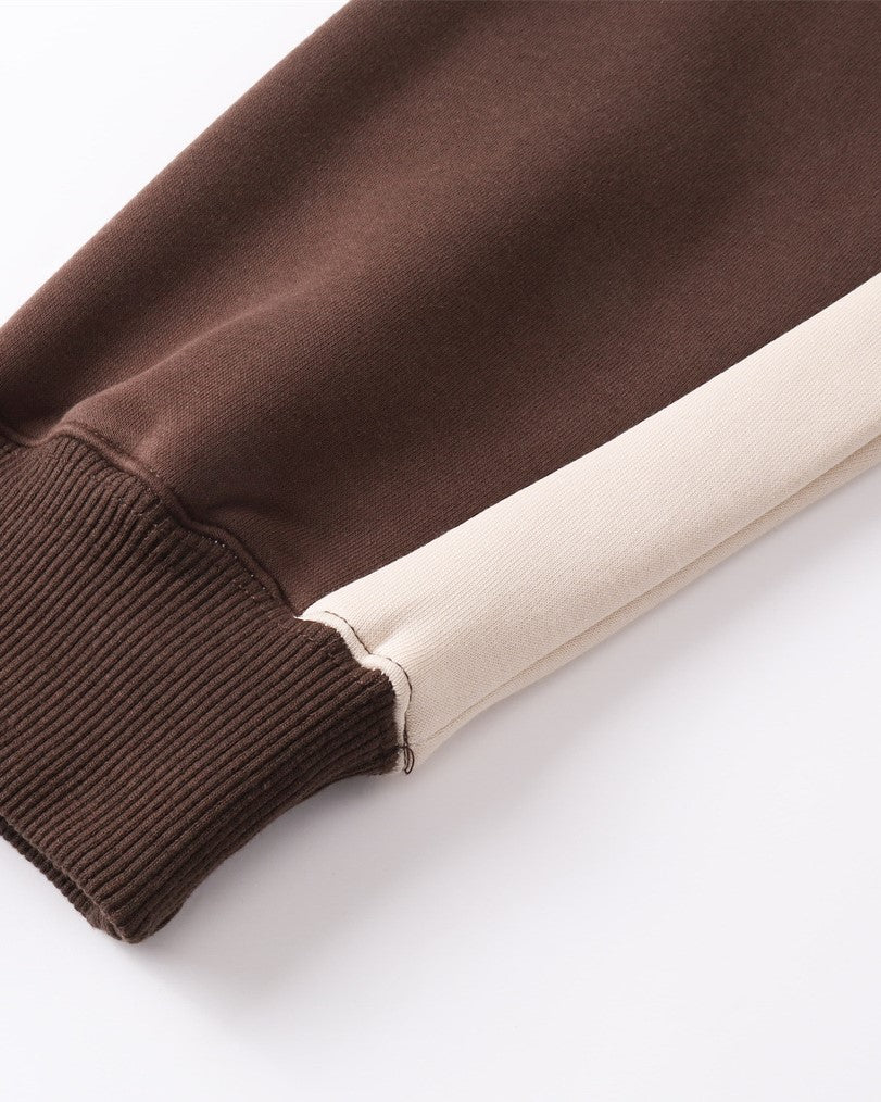 コントラストカラーのレタリングスウェットシャツ