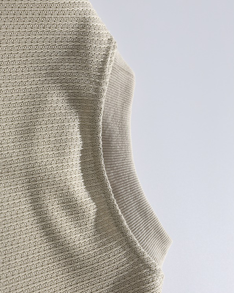 シンプルなクルーネックスウェットシャツ