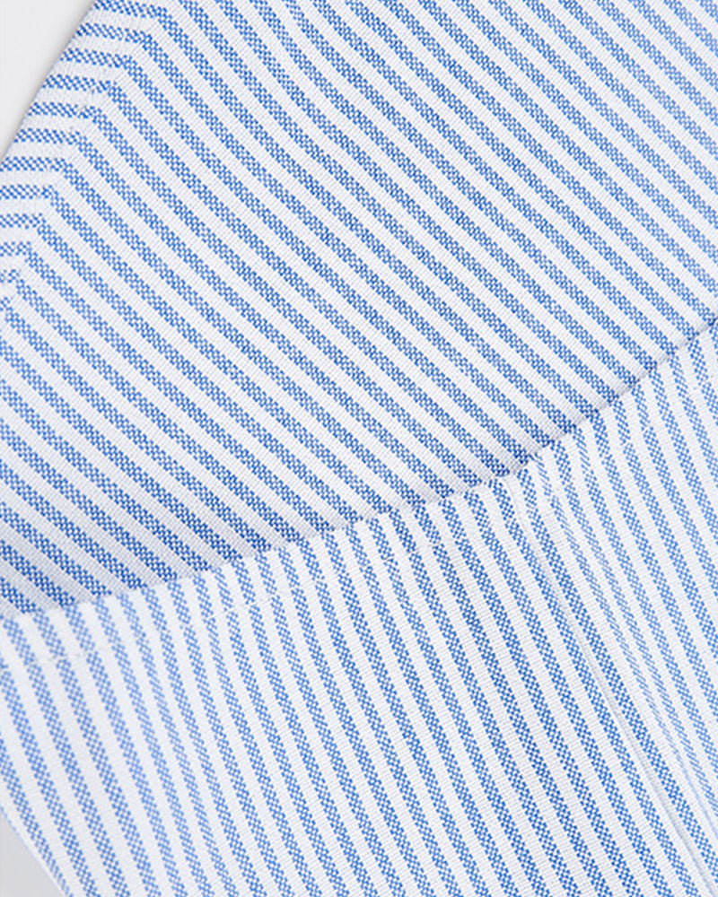 ゆったりとした半袖シャツ