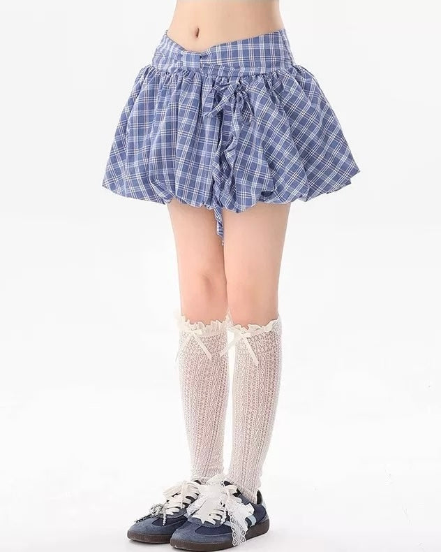 シンプルなデザインのショートスカート