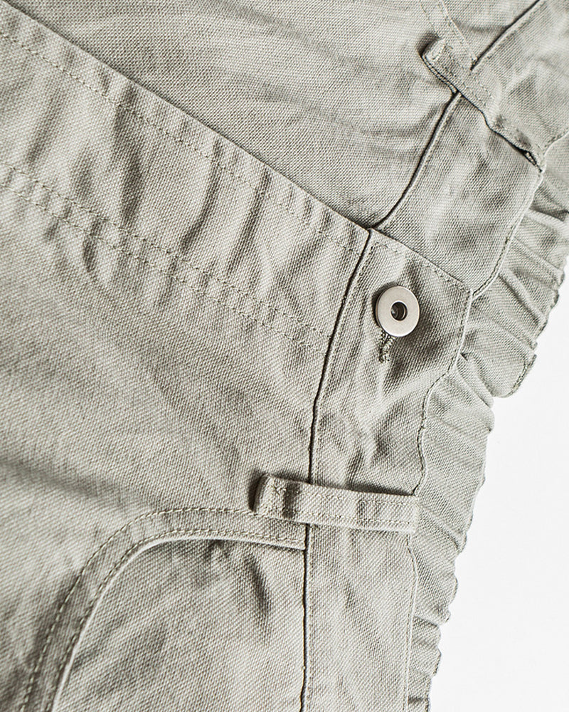 ゆったりとしたカジュアルパンツ