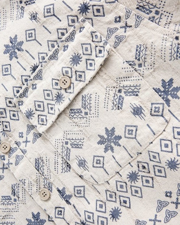 ウォッシュ加工の長袖シャツ