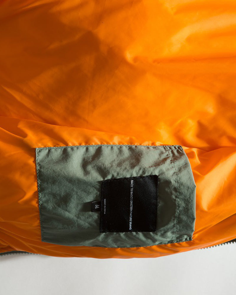 クラシックなホワイトダックダウンジャケット