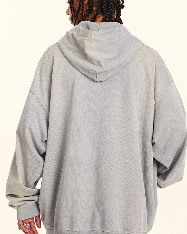 カジュアルなフード付きスウェットシャツ