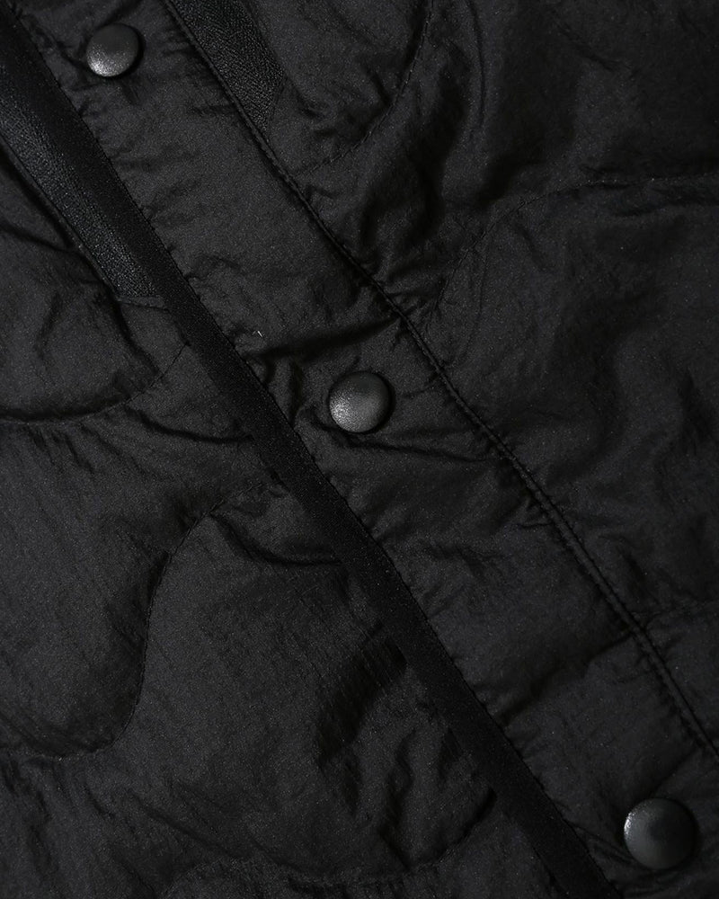 カジュアルな軽量ダウンジャケット