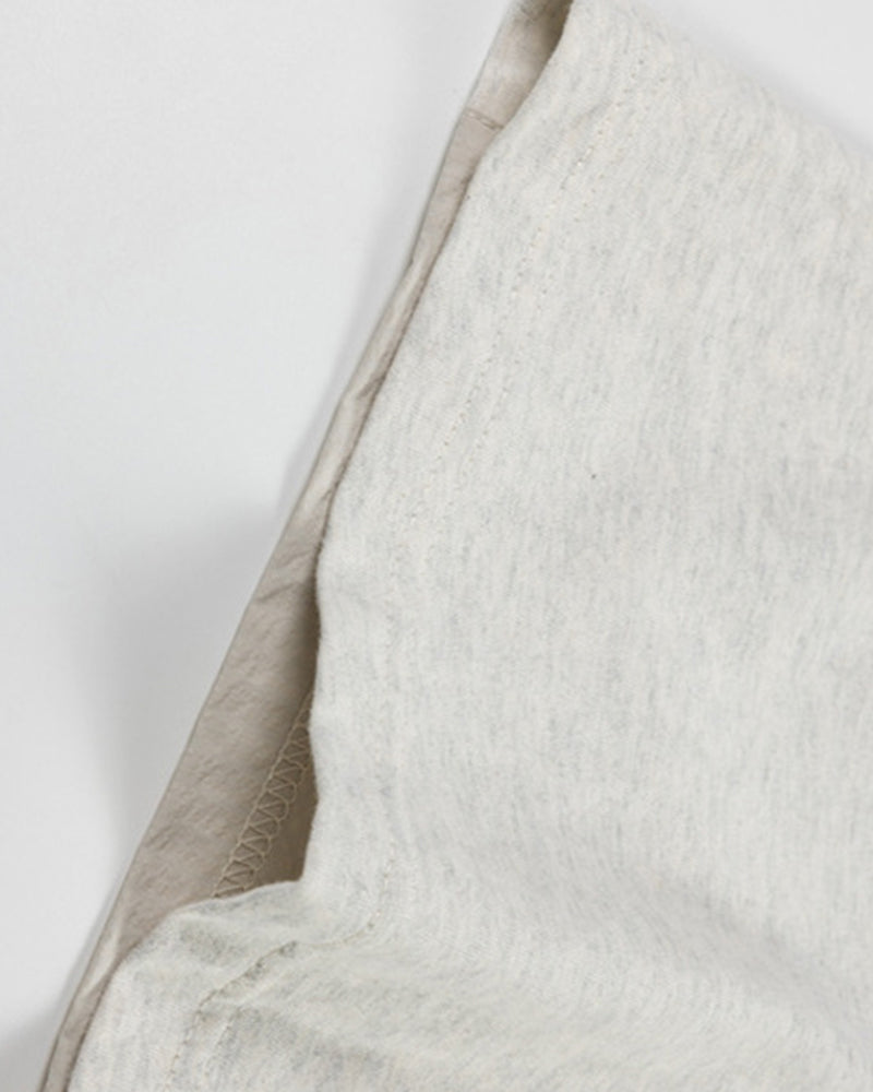 コントラストカラーのステッチワーク半袖