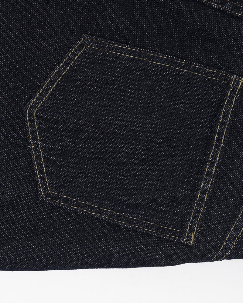 カジュアルなストレートレッグクロップドジーンズ