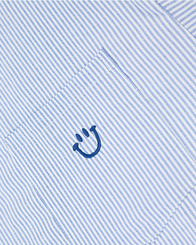 ゆったりとした半袖シャツ