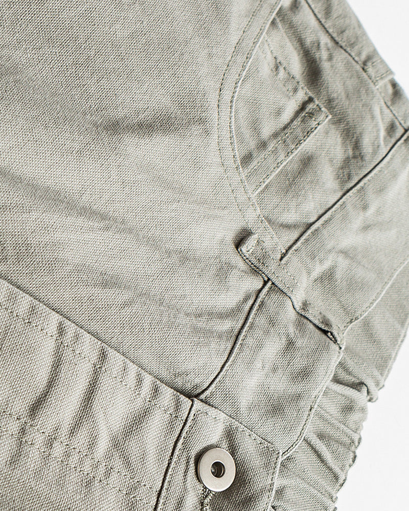 ゆったりとしたカジュアルパンツ