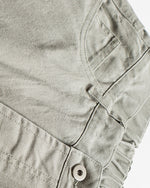 ゆったりとしたカジュアルパンツ