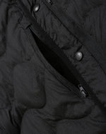 カジュアルな軽量ダウンジャケット