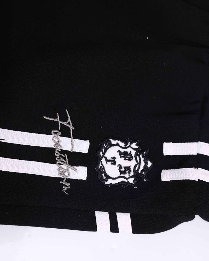 レトロなコントラストのカジュアルショートパンツ