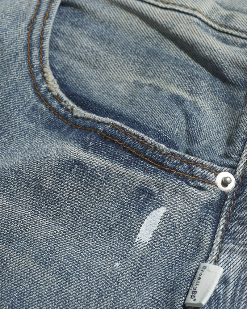 インクが飛び散ったデニムのクロップドパンツ