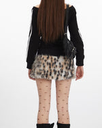 ワンショルダーのセクシーなスウェットシャツ