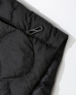 カジュアルな軽量ダウンジャケット