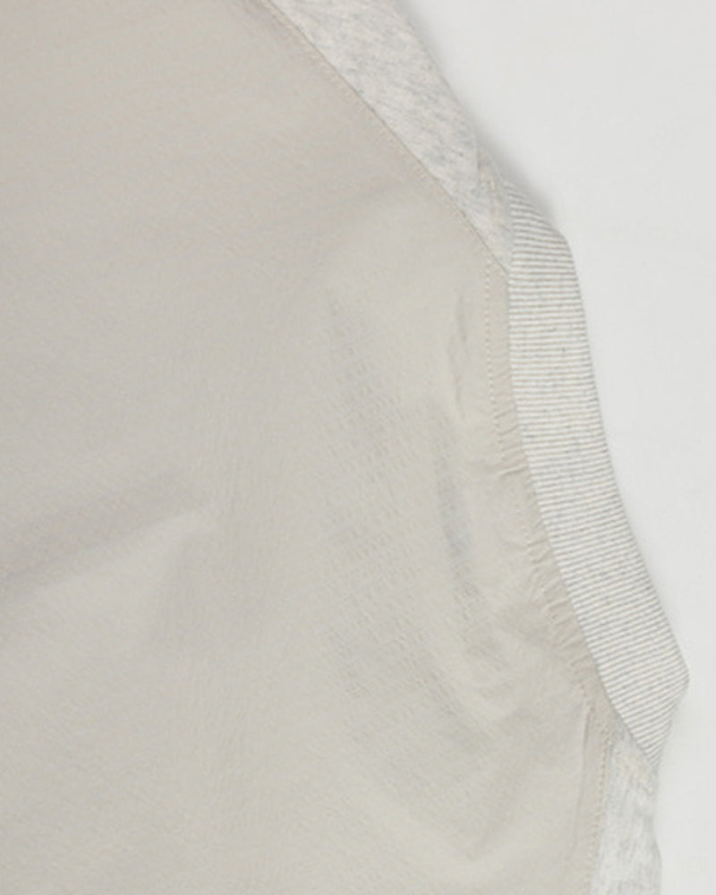 コントラストカラーのステッチワーク半袖