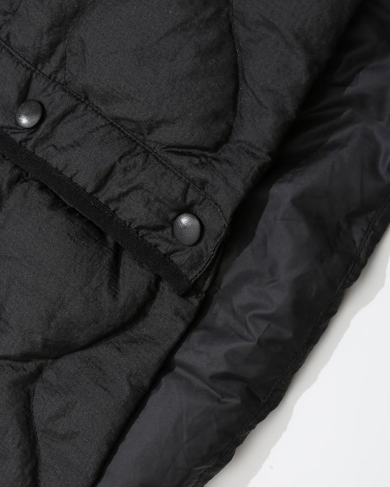 カジュアルな軽量ダウンジャケット