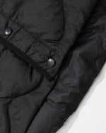 カジュアルな軽量ダウンジャケット