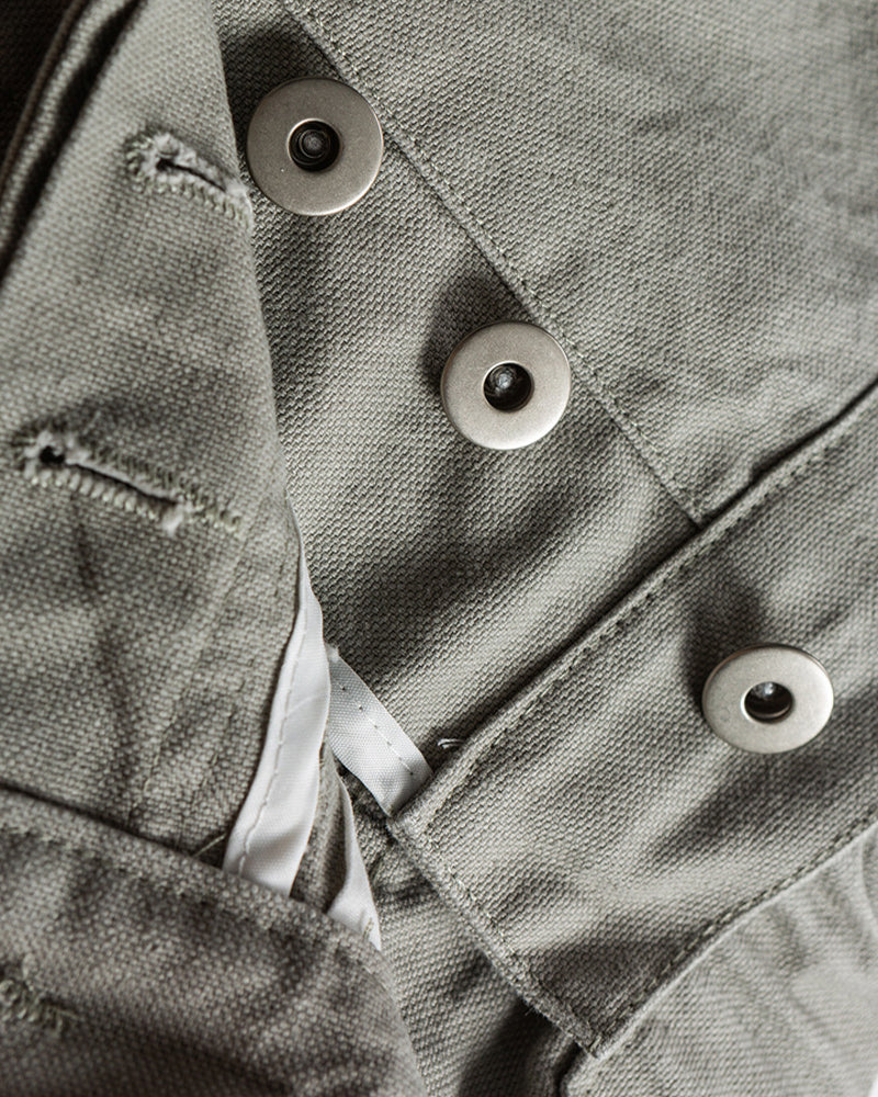 ゆったりとしたカジュアルパンツ