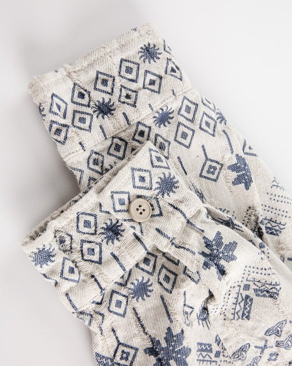 ウォッシュ加工の長袖シャツ