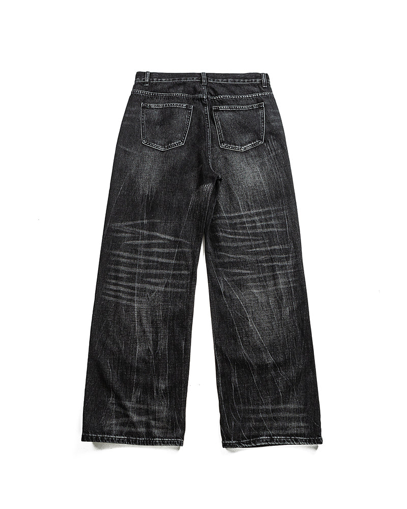 ウォッシュ加工のストレートレッグジーンズ