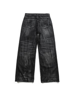 ウォッシュ加工のストレートレッグジーンズ