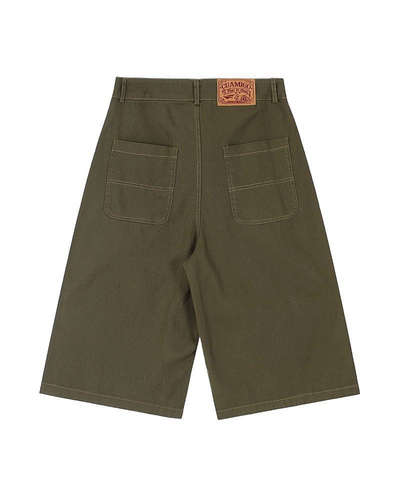 ゆったりとしたカジュアルなカーゴショーツ