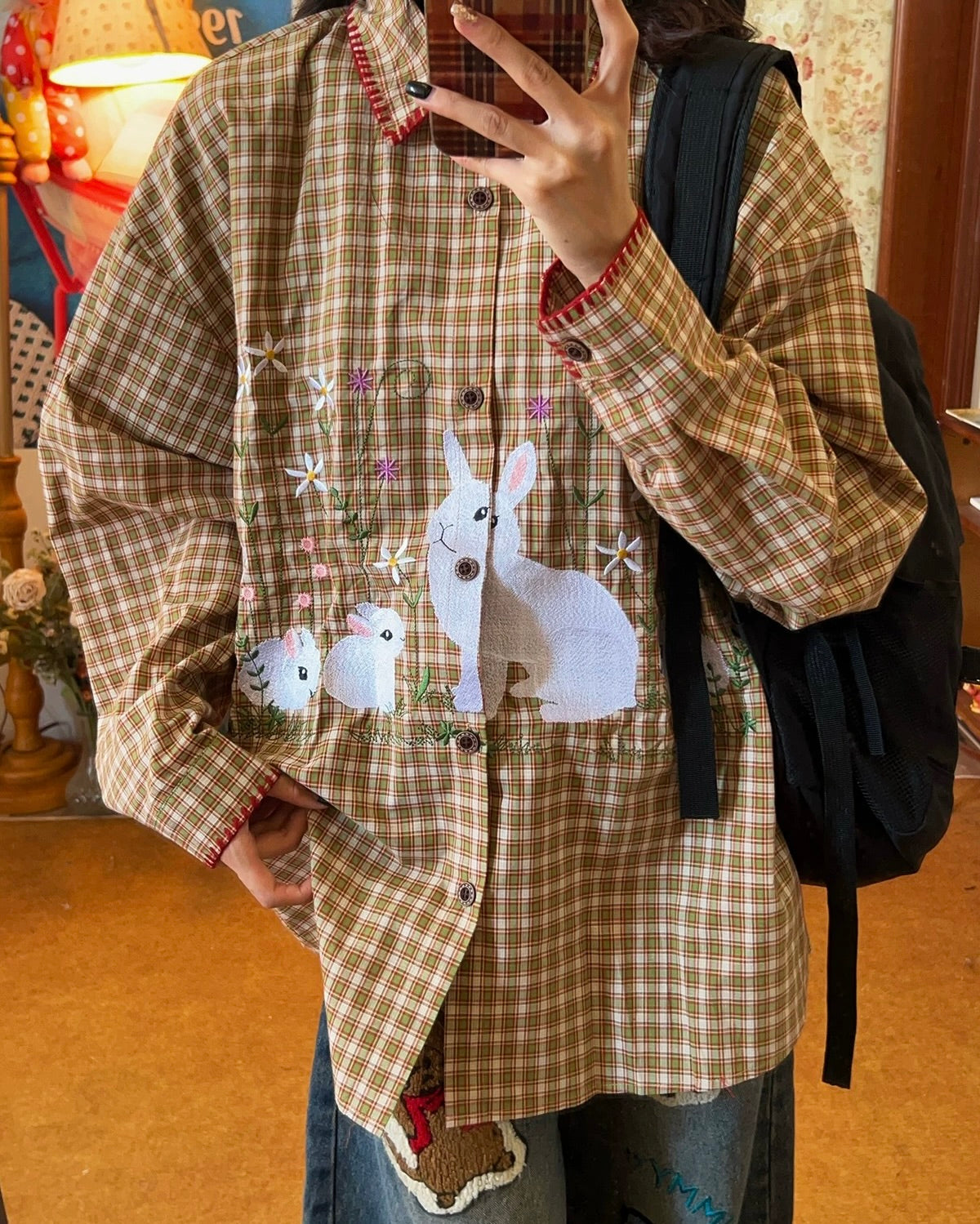 楽しい刺繍のチェックシャツ