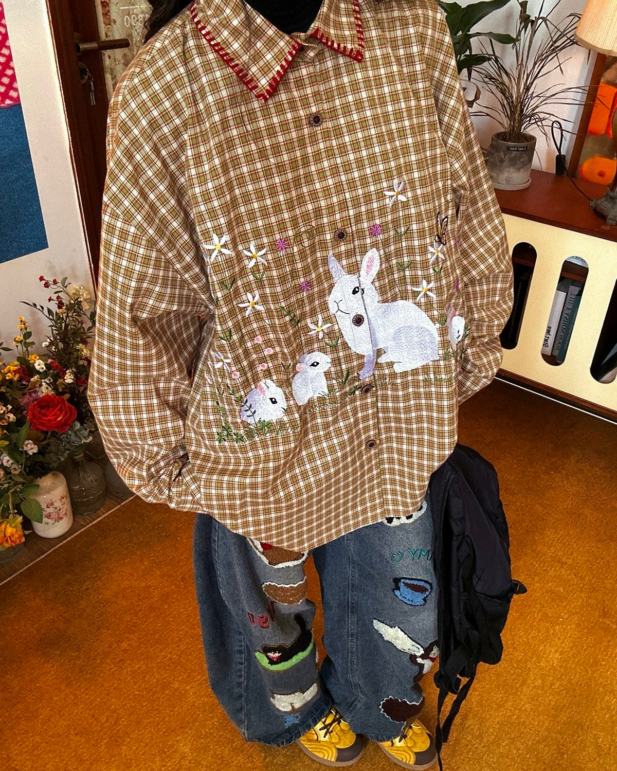 楽しい刺繍のチェックシャツ